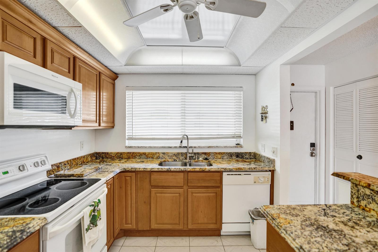 2012 S Federal Highway # 404, Boynton Beach FL 33435 photo 5