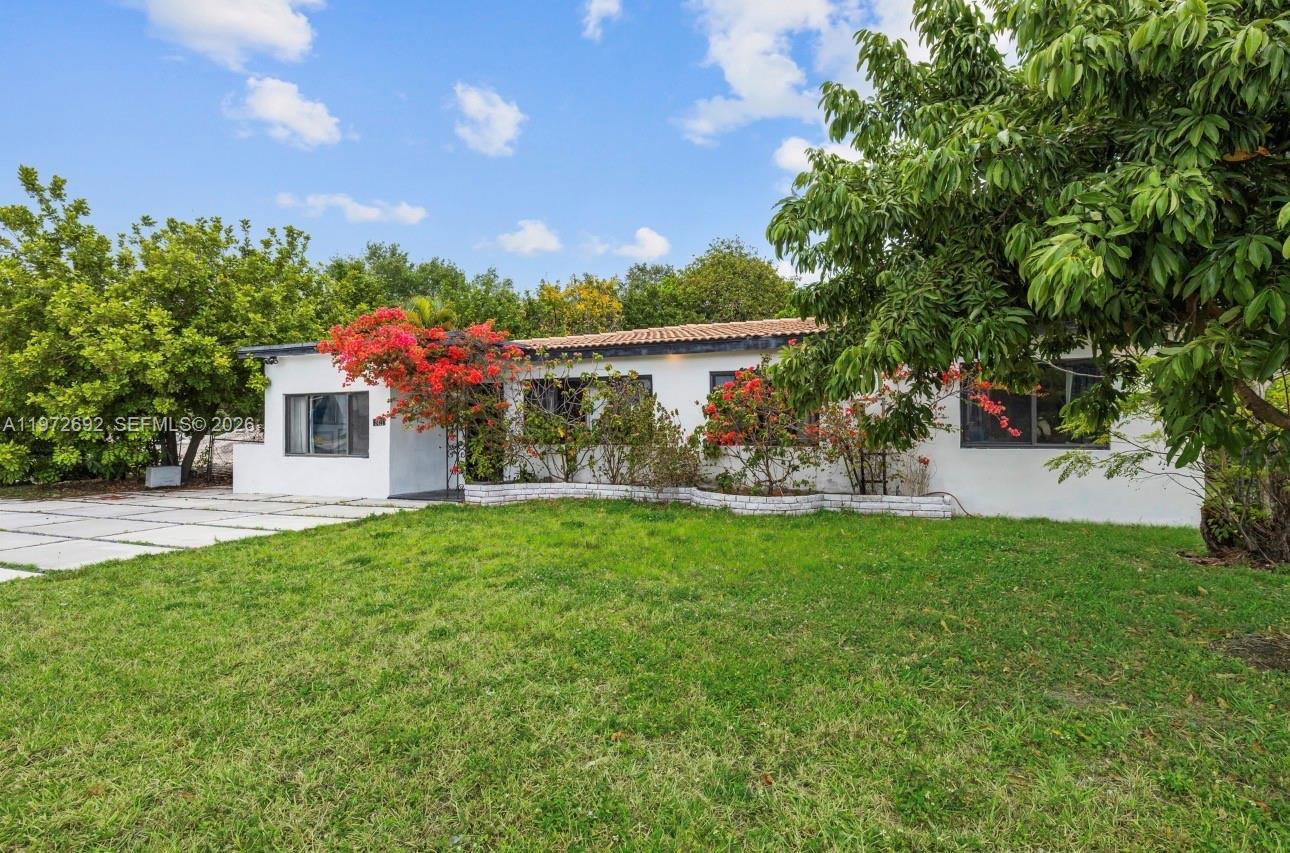 2421 NE 187th St, Miami FL 33180 photo 5