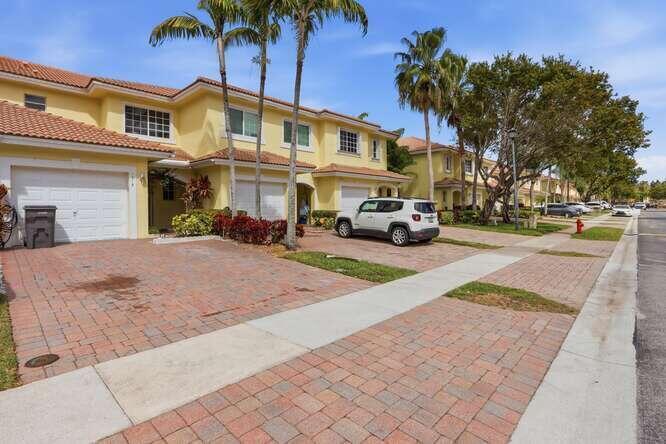 1218 Imperial Lake Road, West Palm Beach FL 33413 photo 2