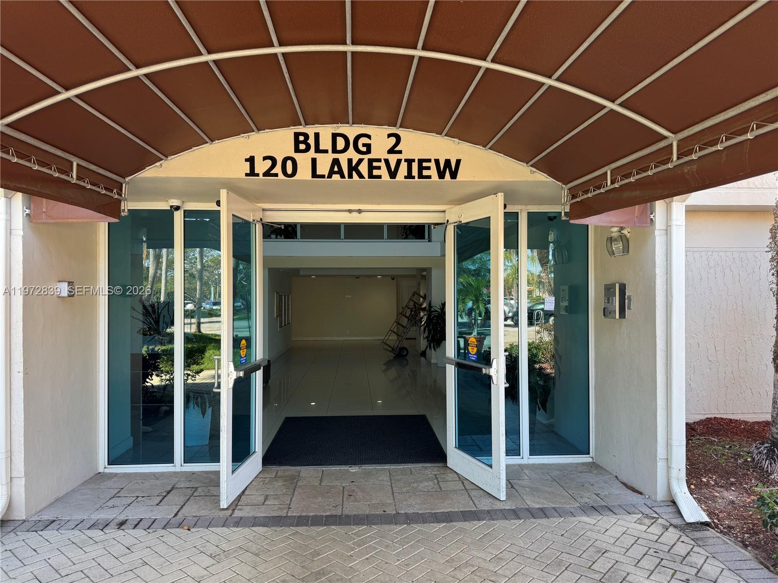 120 Lakeview Dr # 305, Weston FL 33326 photo 3