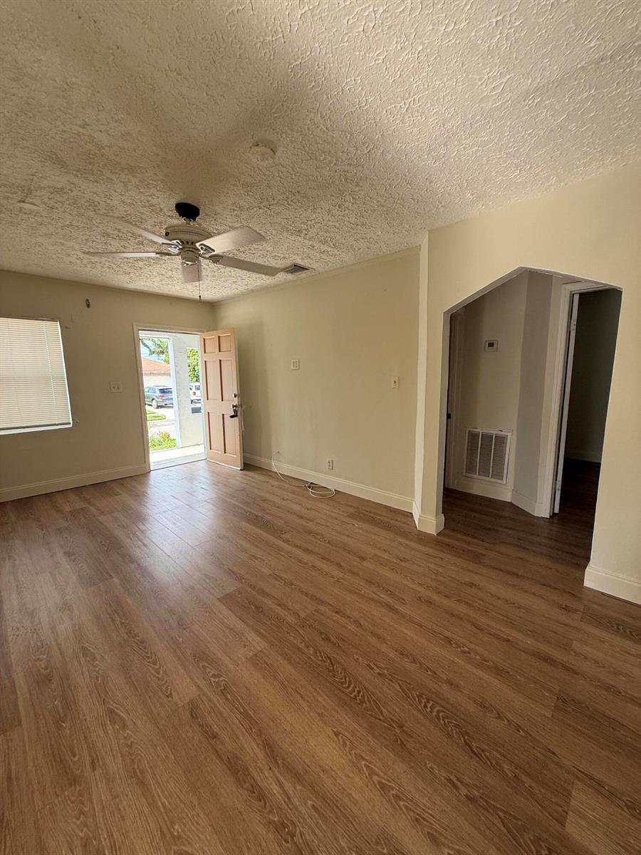 917 W 7th Street, Riviera Beach FL 33404 photo 2