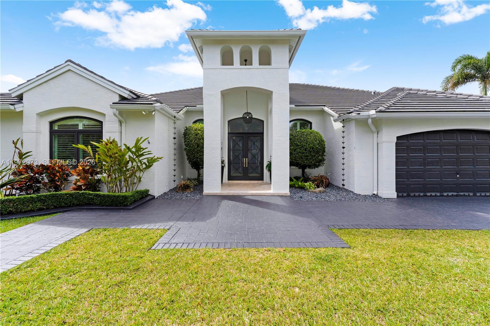 8561 SW 167th Ter, Palmetto Bay FL 33157 photo 2