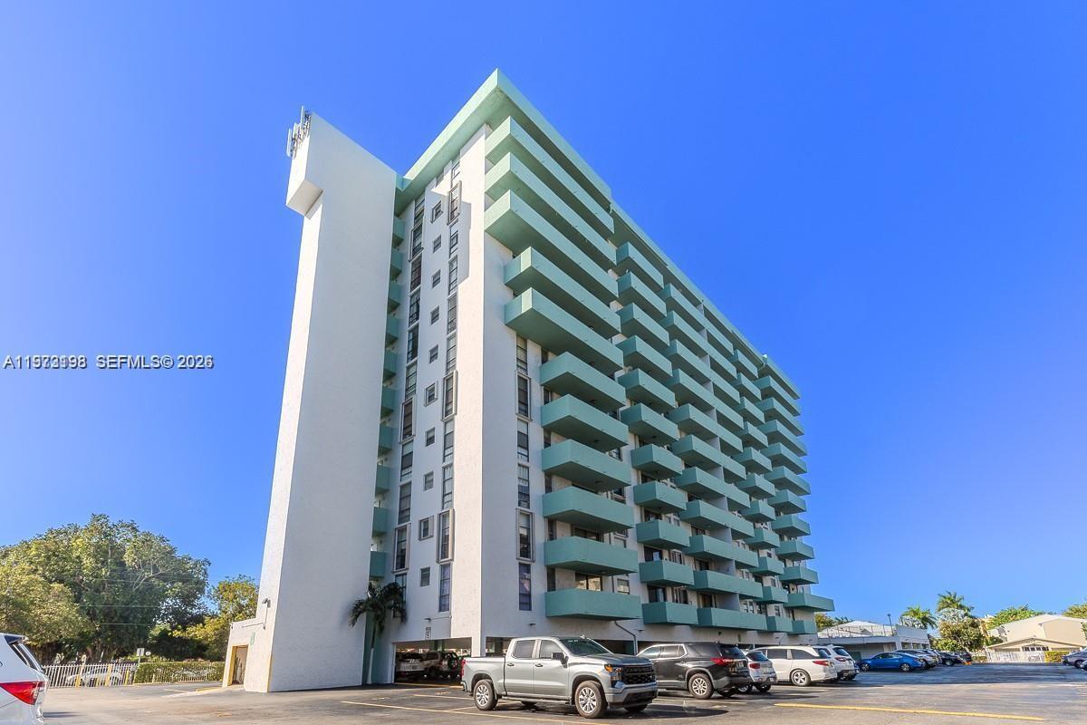 1825 W 44th Pl # 206, Hialeah FL 33012