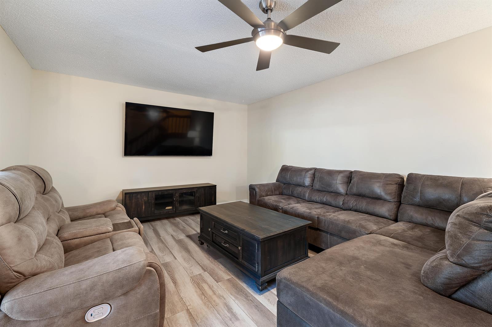 402 SE Castle Court, Port St. Lucie FL 34952 photo 3