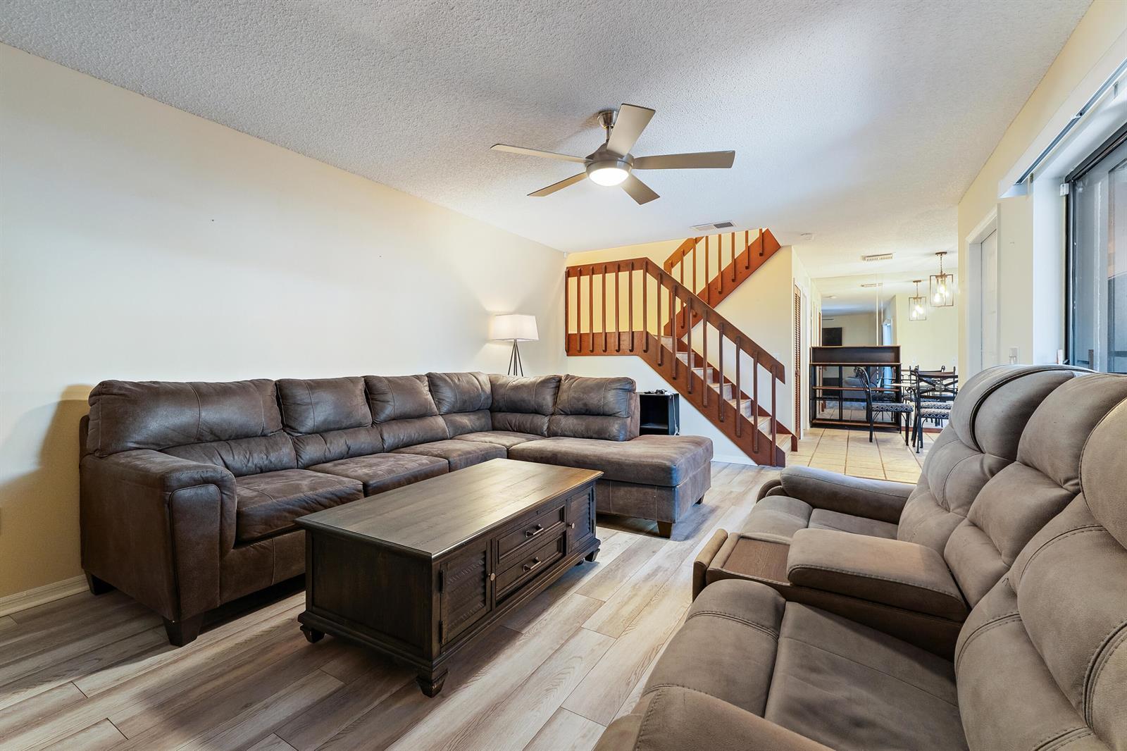 402 SE Castle Court, Port St. Lucie FL 34952 photo 4