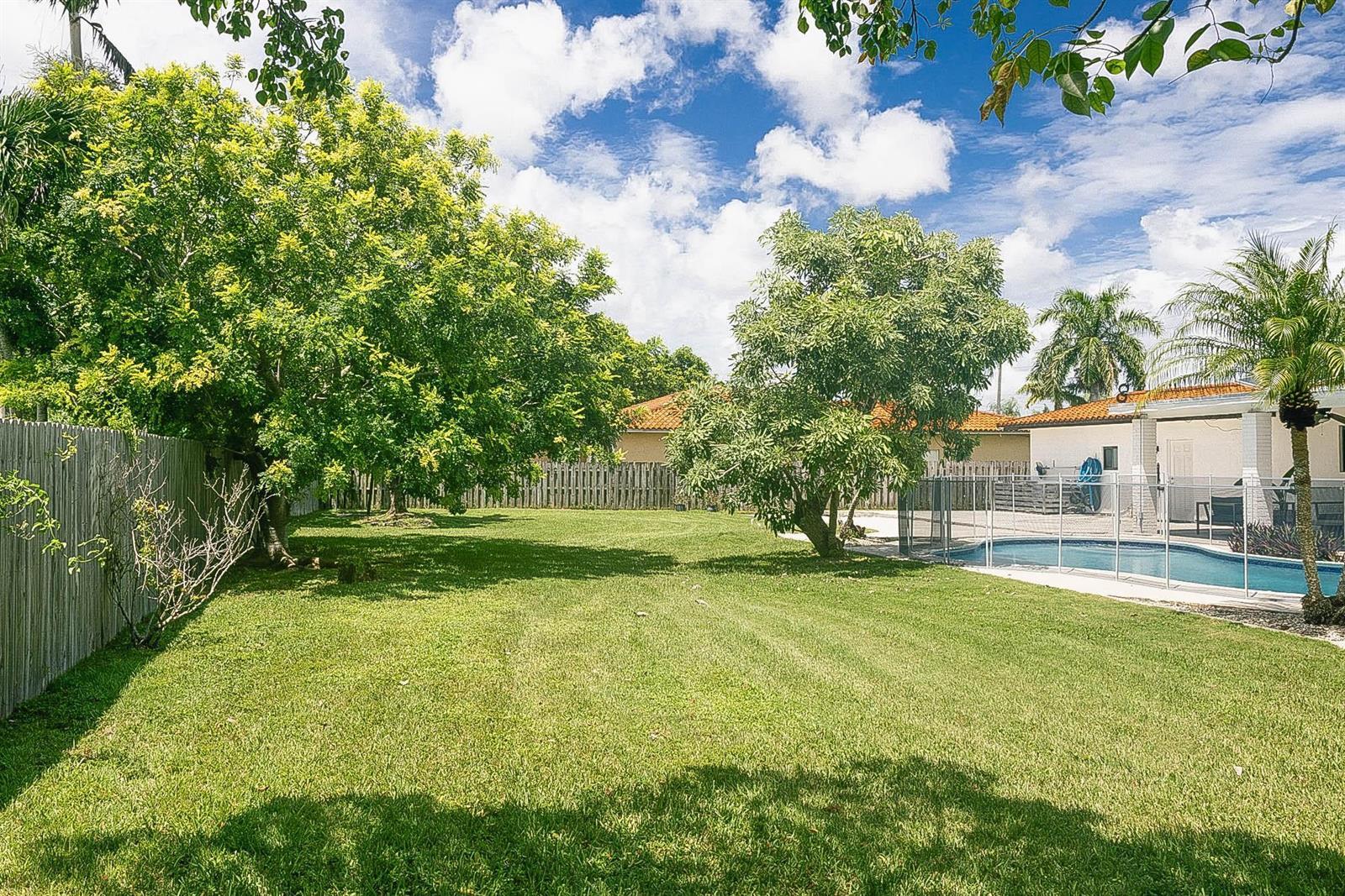 16670 SW 90th Avenue, Palmetto Bay FL 33157 photo 3
