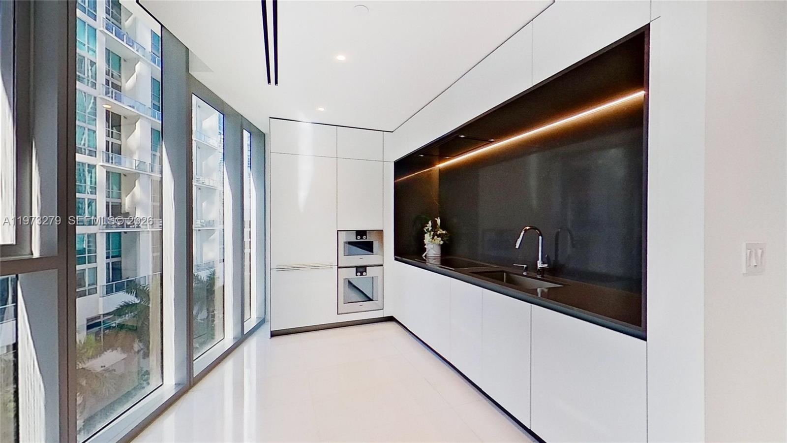 300 Biscayne Boulevard Way # 506E, Miami FL 33131 photo 4