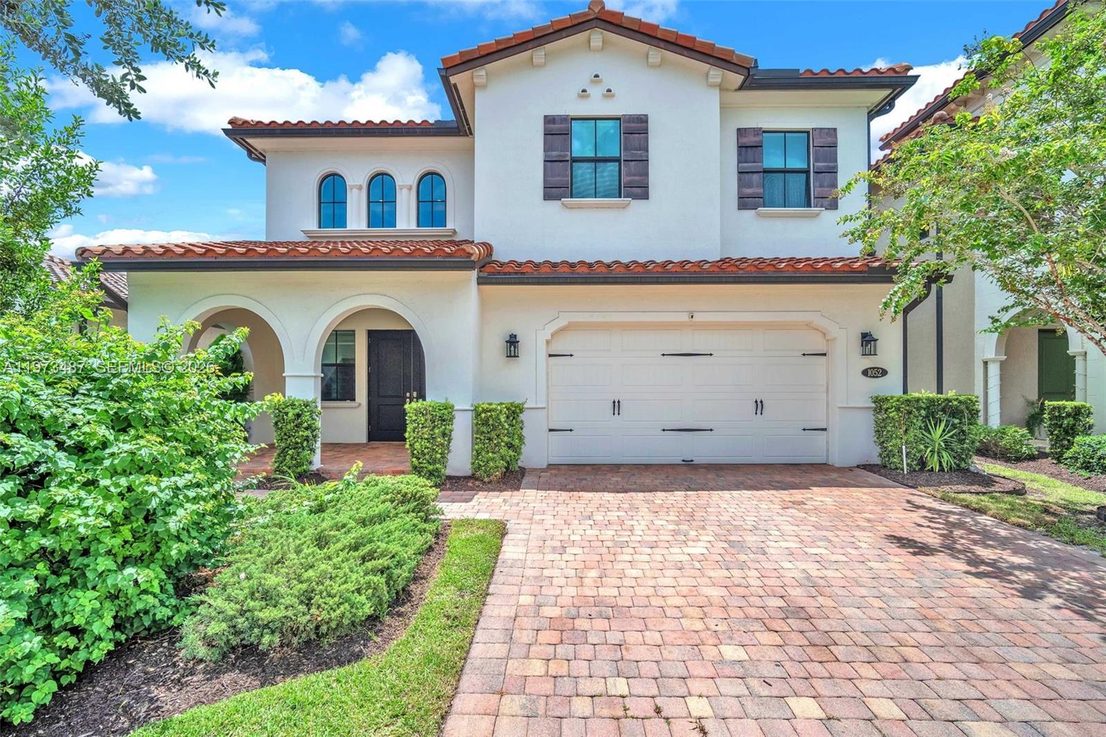 1052 SW 113th Way # 1052, Pembroke Pines FL 33025 photo 2
