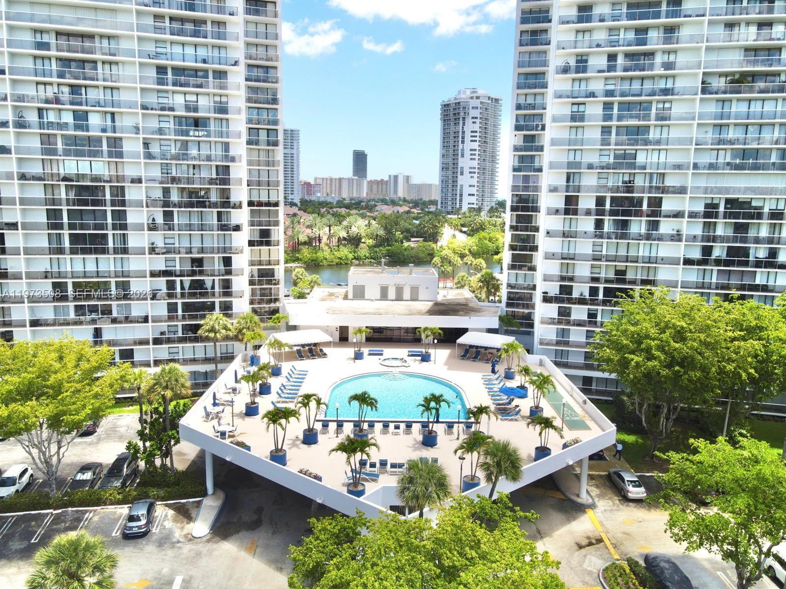 3731 N Country Club Dr # 1124, Aventura FL 33180 photo 2