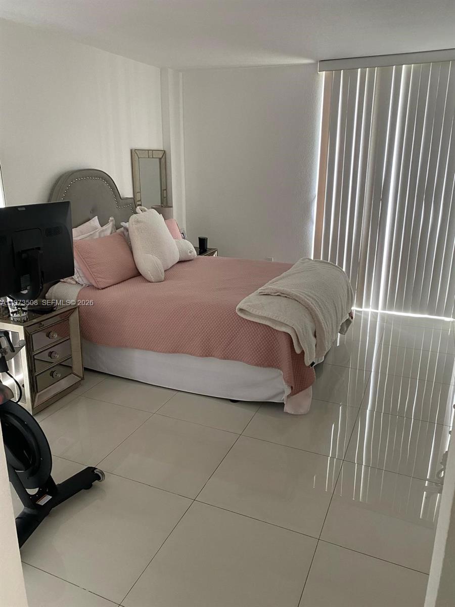 3731 N Country Club Dr # 1124, Aventura FL 33180 photo 5