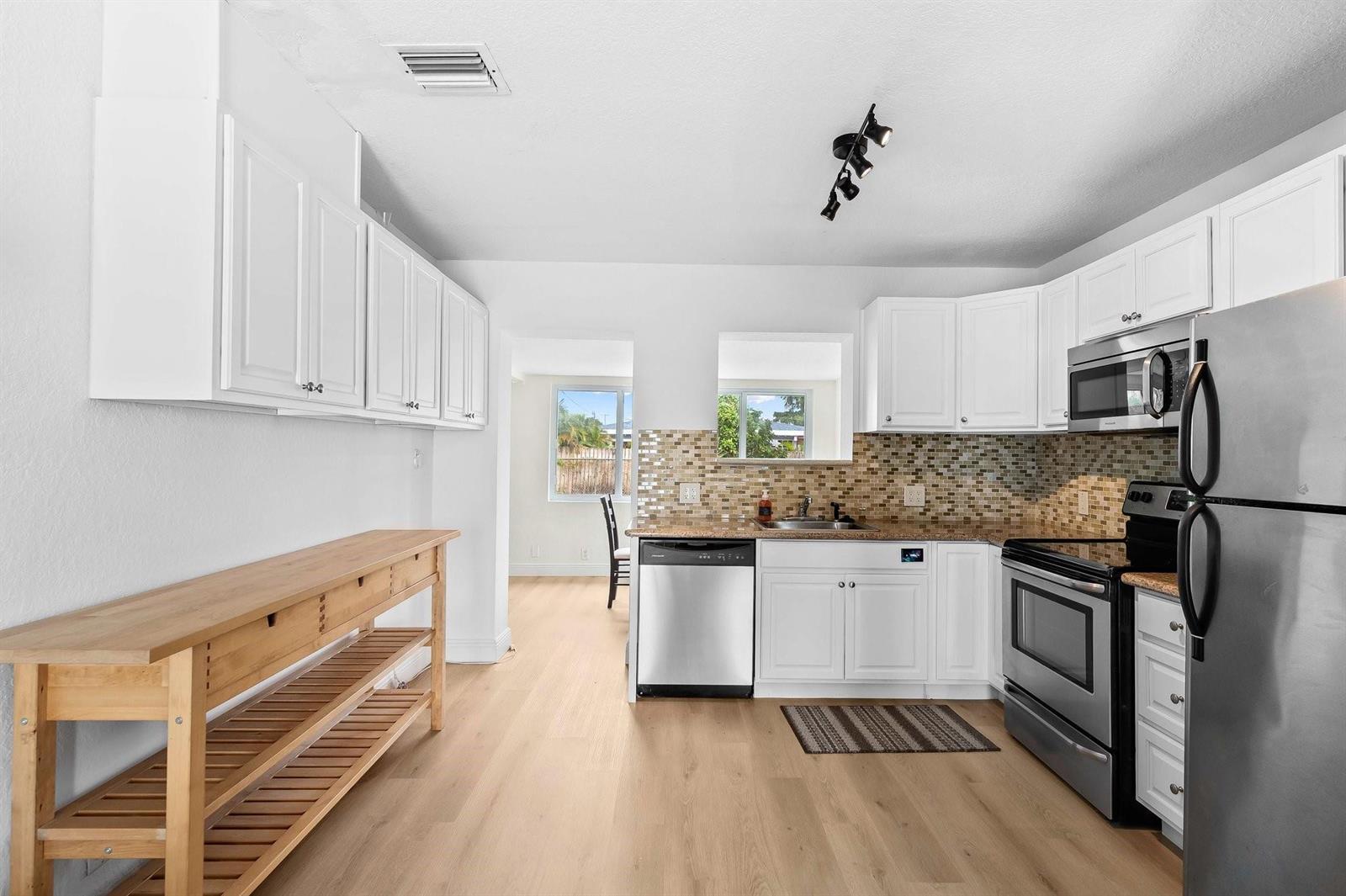 41 NE 46th Street, Oakland Park FL 33334 photo 4