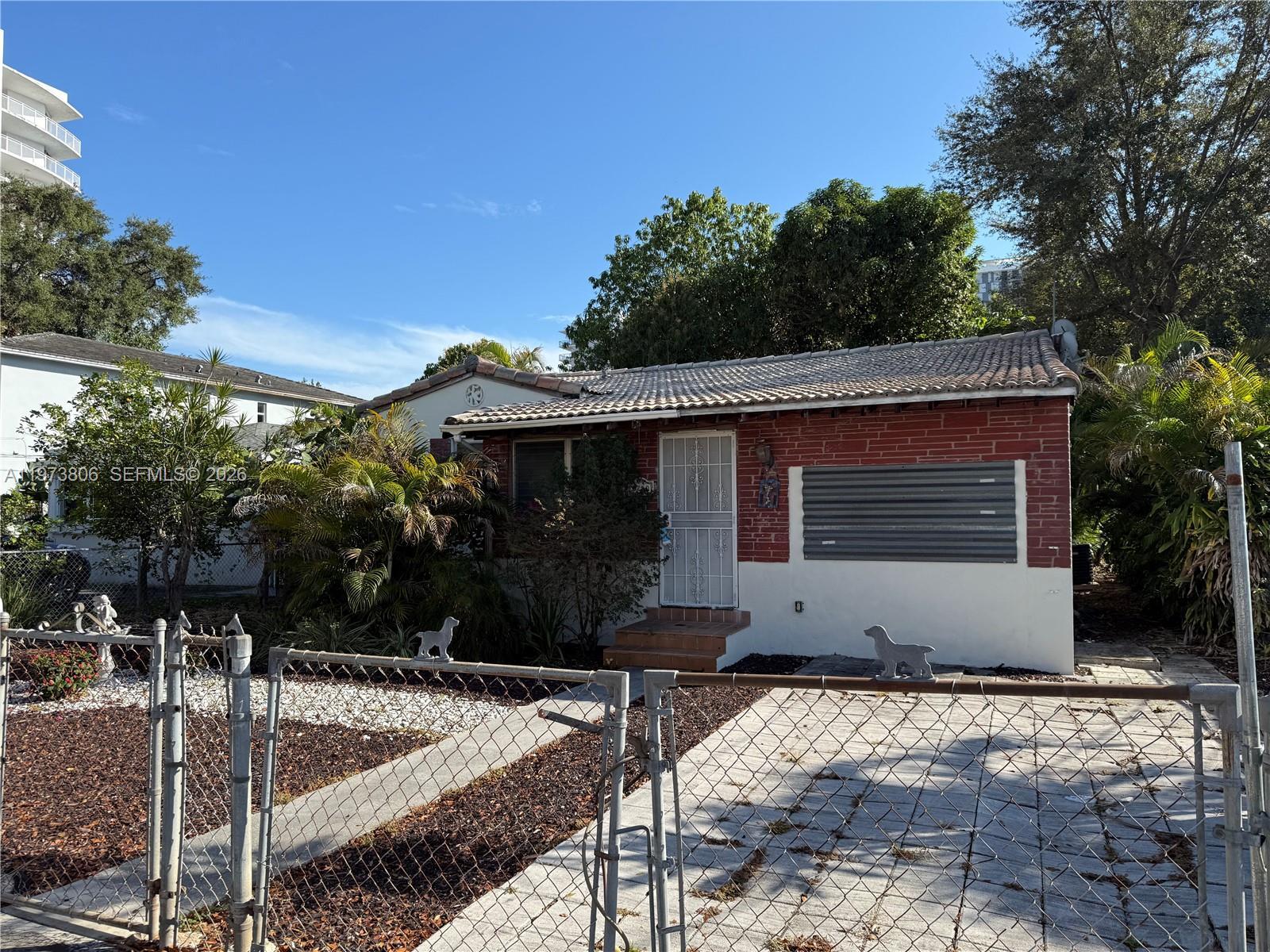 2750 SW 26th St, Miami FL 33133 photo 3
