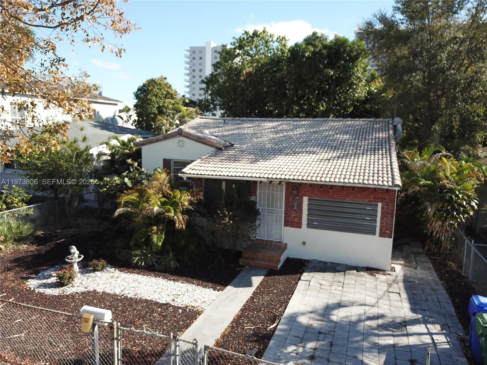 2750 SW 26th St, Miami FL 33133