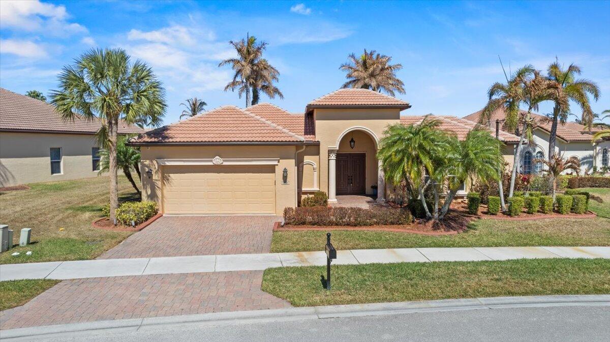 814 SW Saint Julien Court, Port St. Lucie FL 34986 photo 3