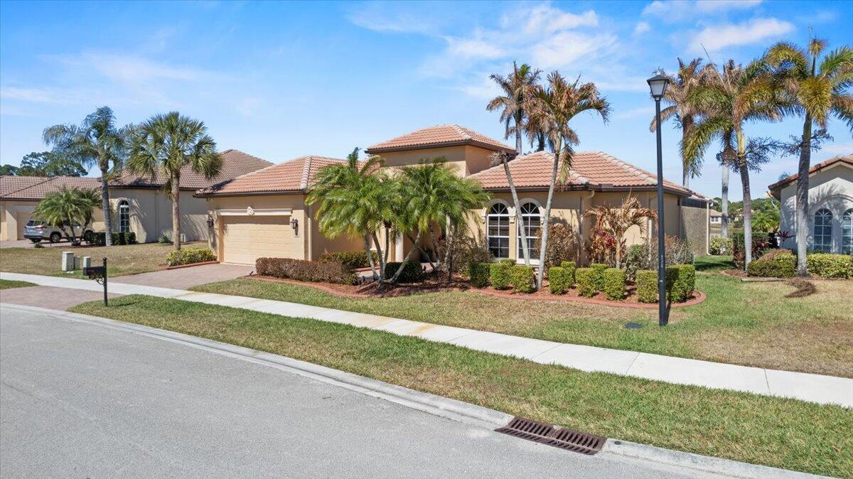 814 SW Saint Julien Court, Port St. Lucie FL 34986 photo 4
