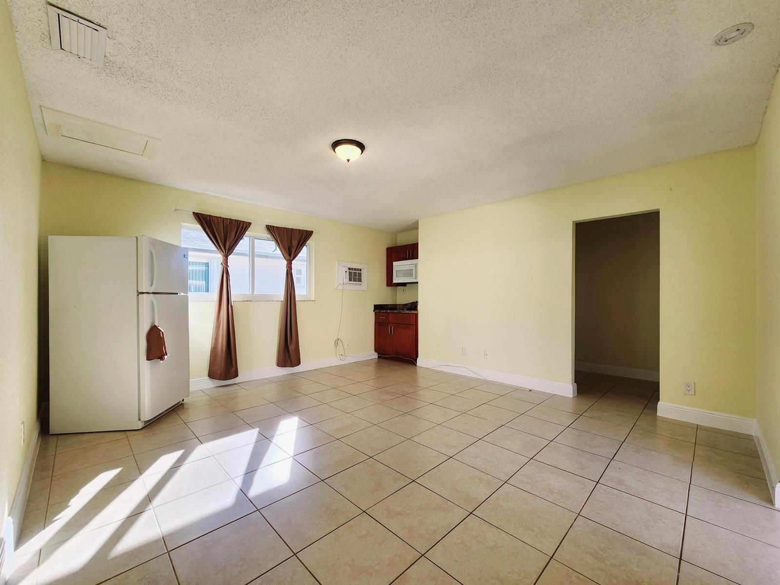 4471 SW 54th Court # 2b, Dania Beach FL 33004