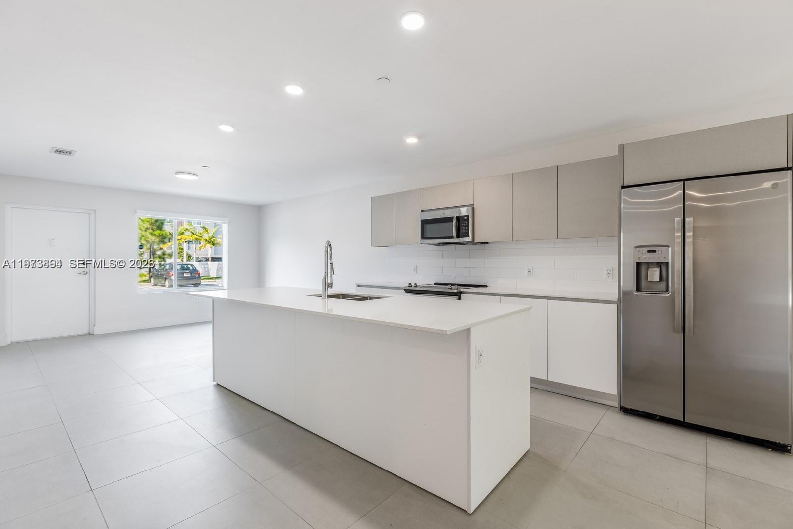 2505 NE 193rd St # 4116, Miami FL 33180