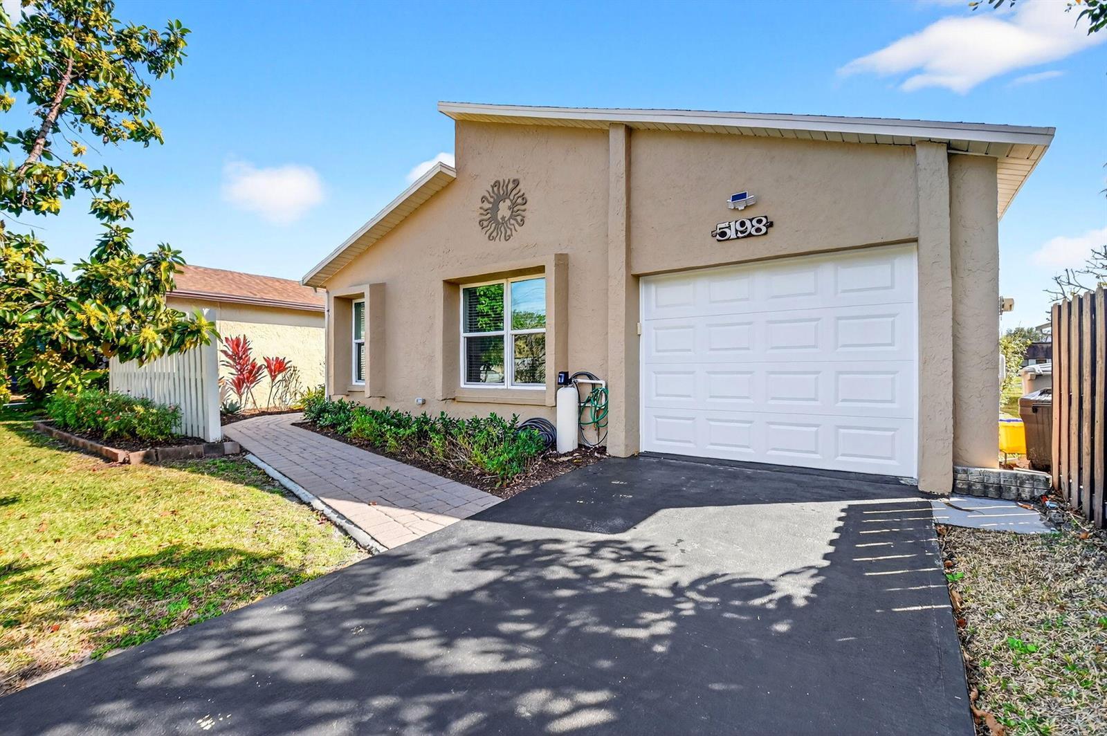 5198 Mirror Lakes Boulevard, Boynton Beach FL 33472