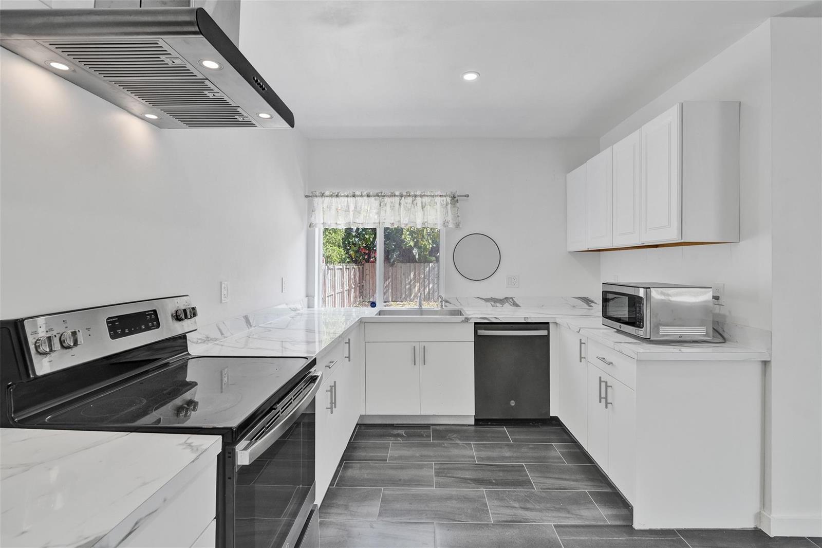 1904 SE 1st Avenue, Fort Lauderdale FL 33316 photo 4