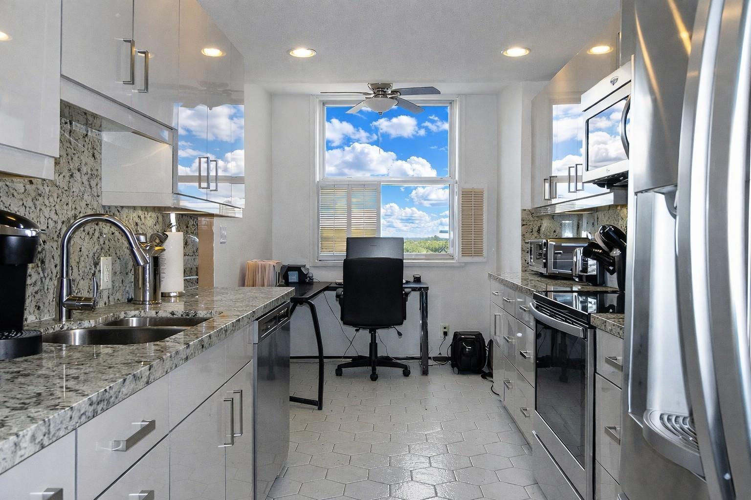 4330 Hillcrest Drive # 420, Hollywood FL 33021 photo 4