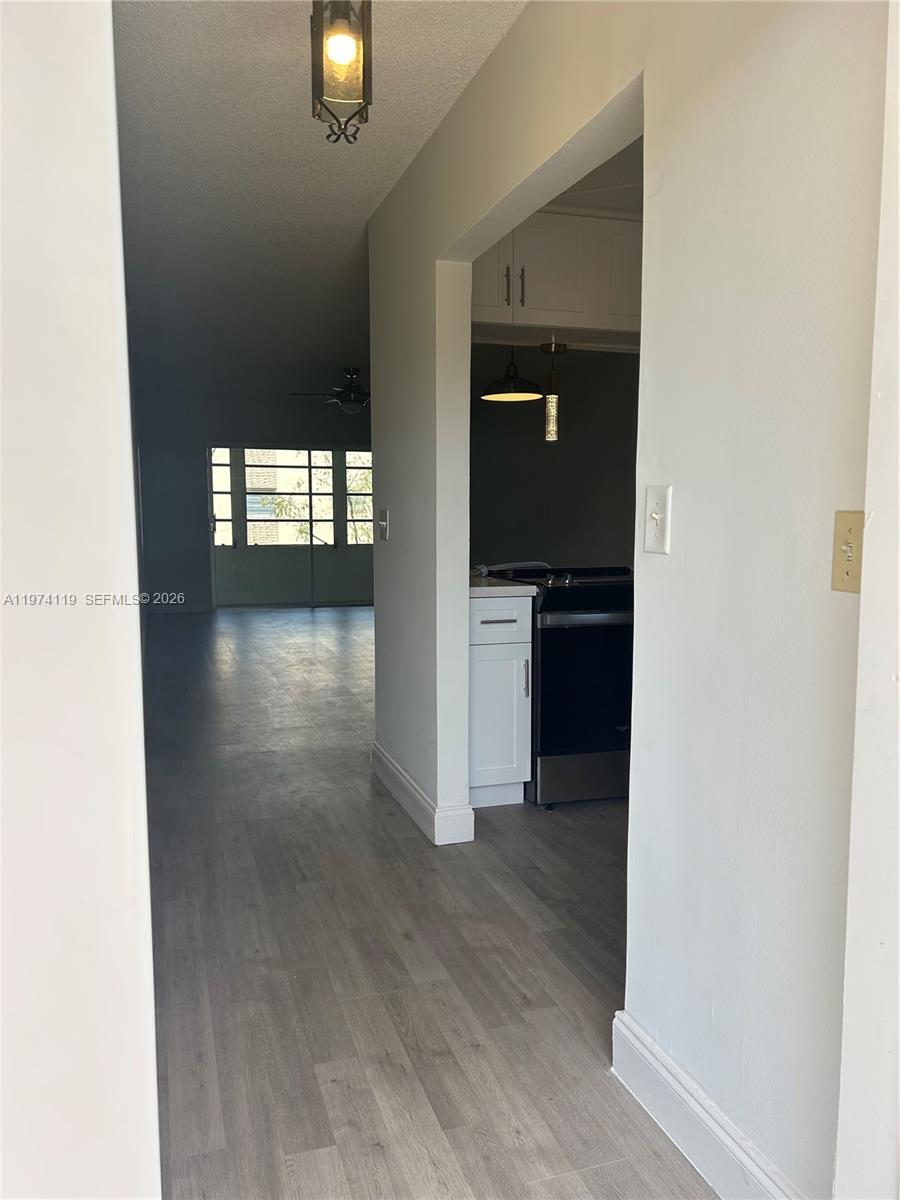 301 Cambridge Rd # 211, Hollywood FL 33024 photo 3