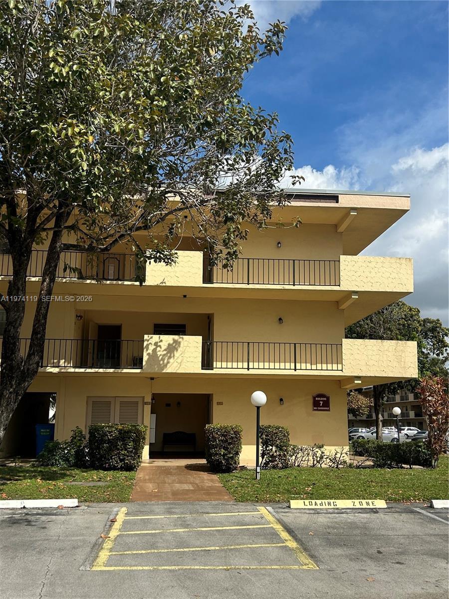 301 Cambridge Rd # 211, Hollywood FL 33024