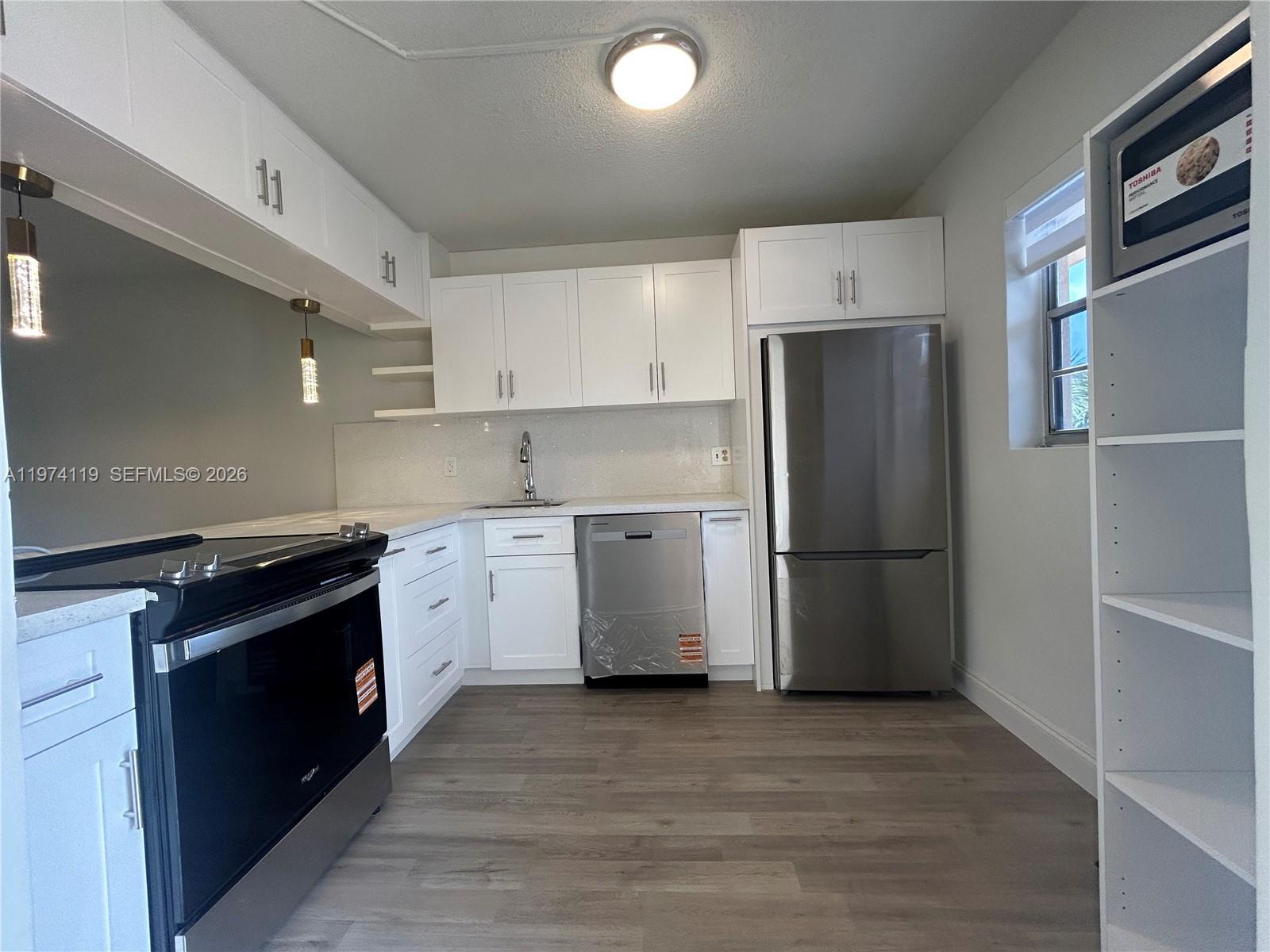 301 Cambridge Rd # 211, Hollywood FL 33024 photo 4