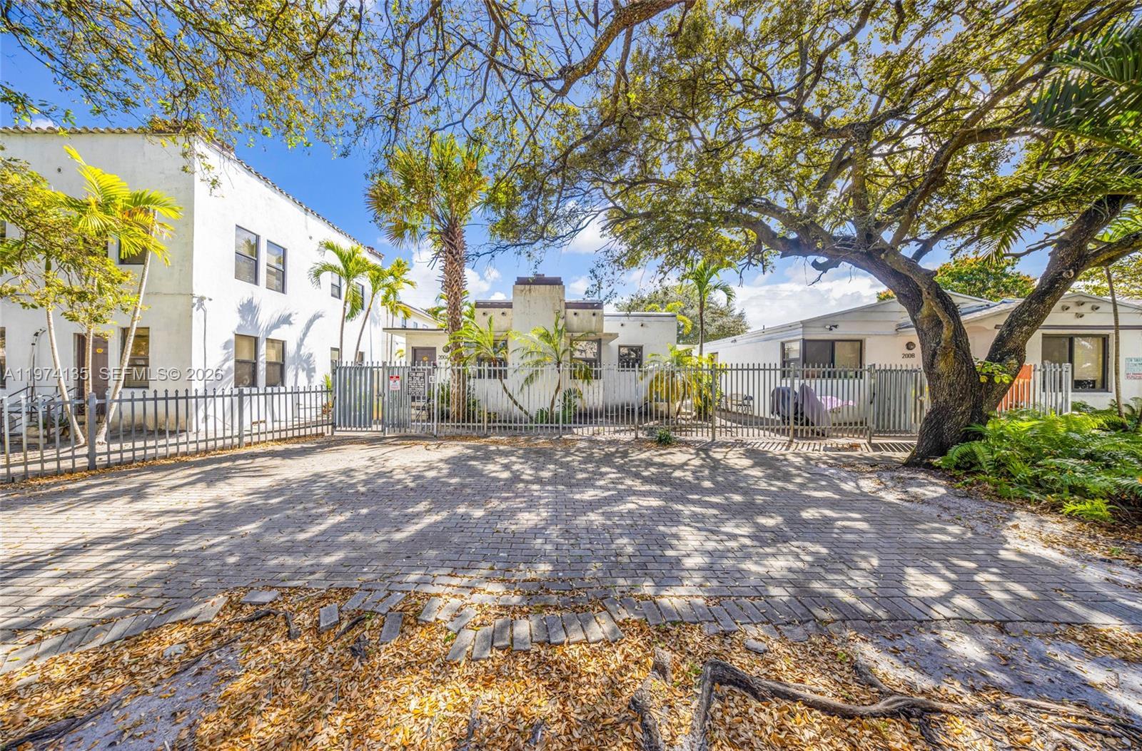 2000 Monroe St # 15, Hollywood FL 33020 photo 2