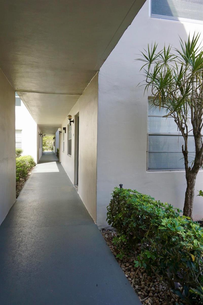 307 Burgundy # G, Delray Beach FL 33484 photo 2