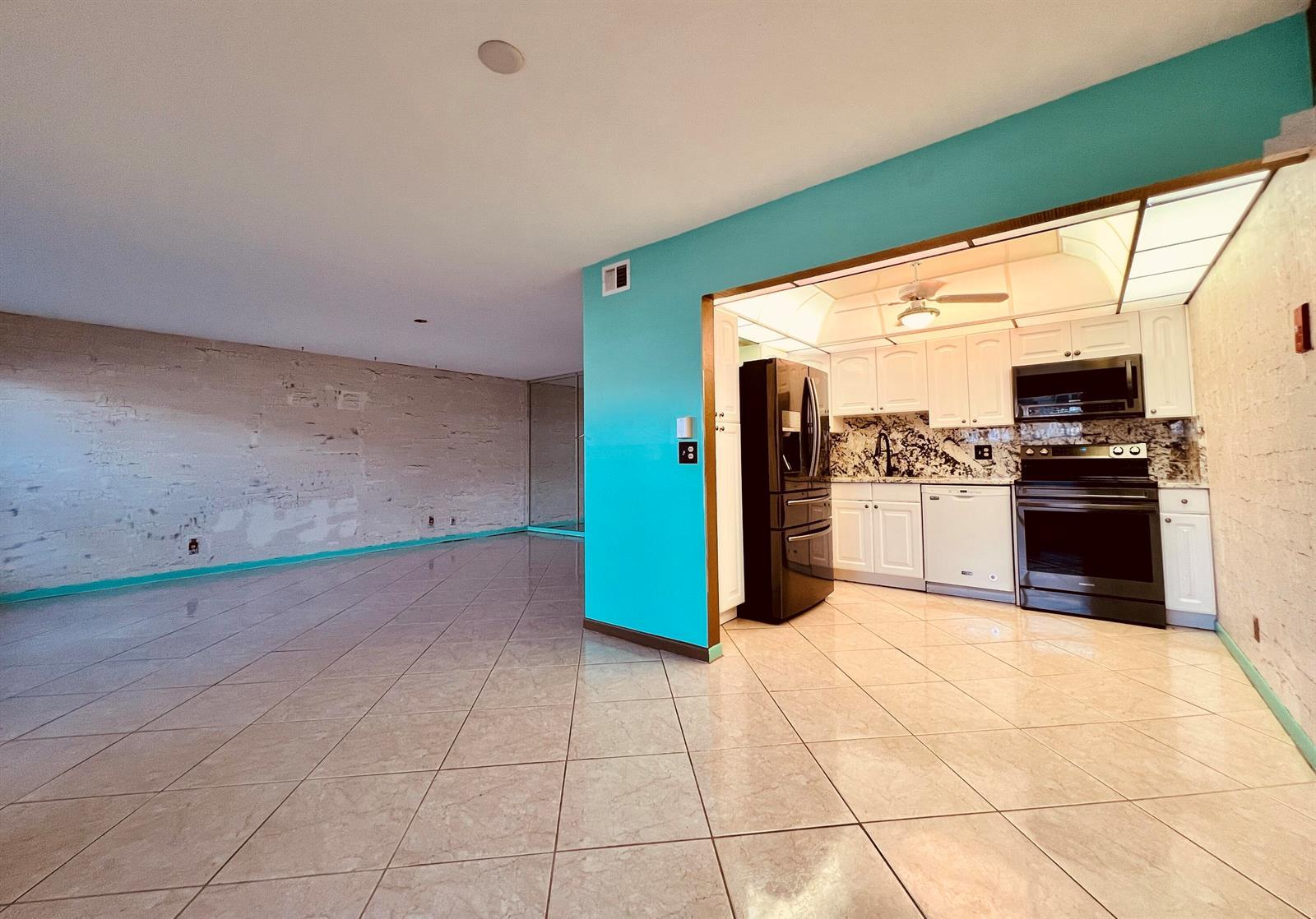 110 Wellington B, West Palm Beach FL 33417 photo 2