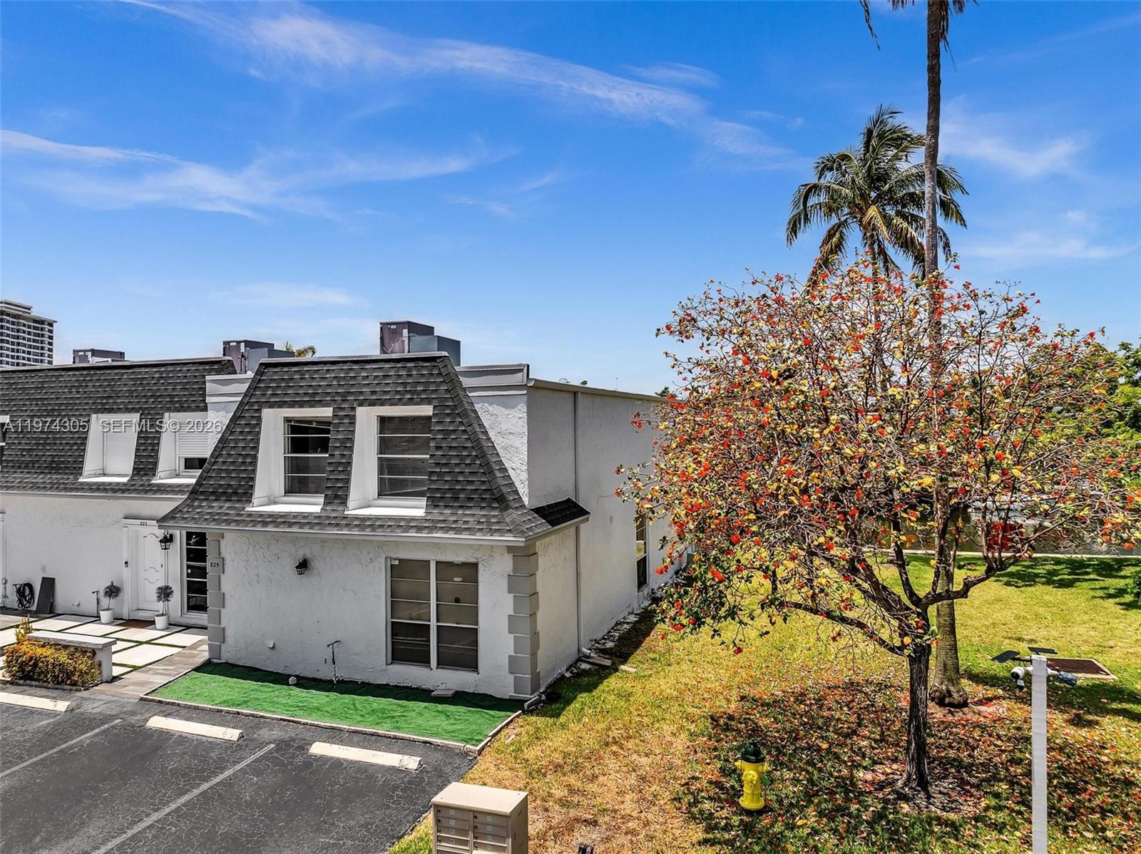 825 NE 26th Ave, Hallandale Beach FL 33009 photo 2