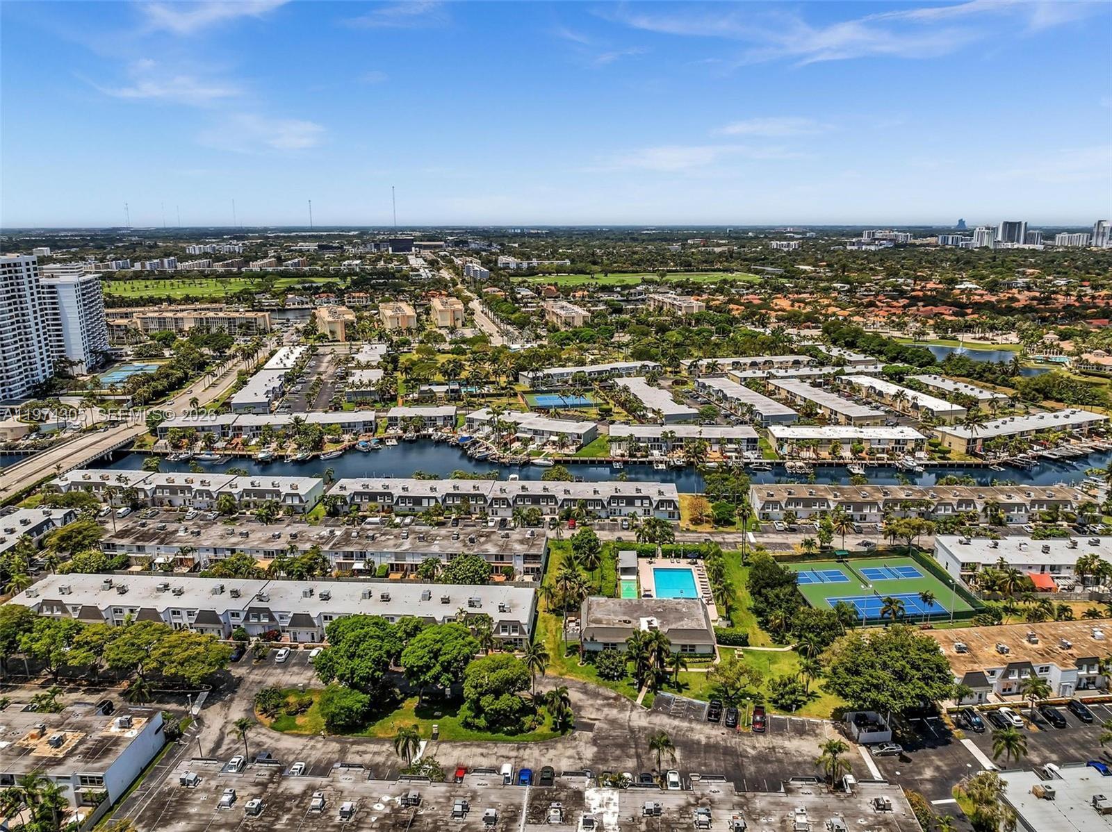 825 NE 26th Ave, Hallandale Beach FL 33009 photo 4