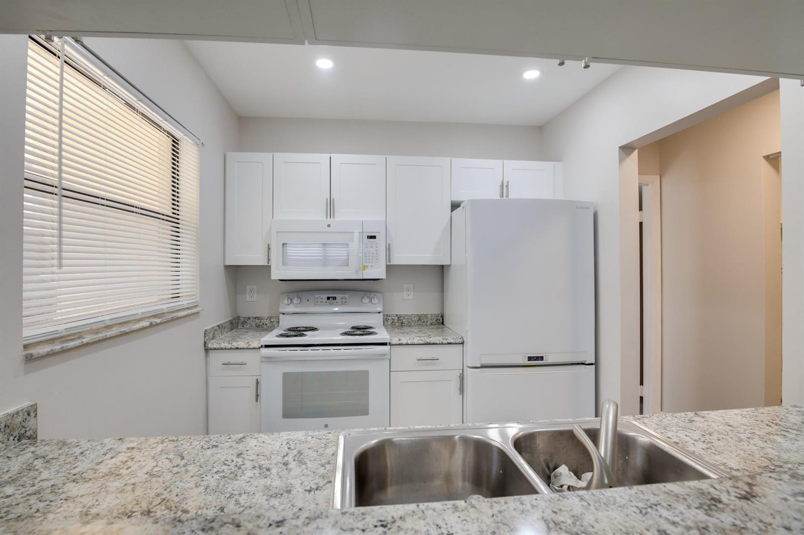 484 Springdale Circle # 48d, Palm Springs FL 33461 photo 3