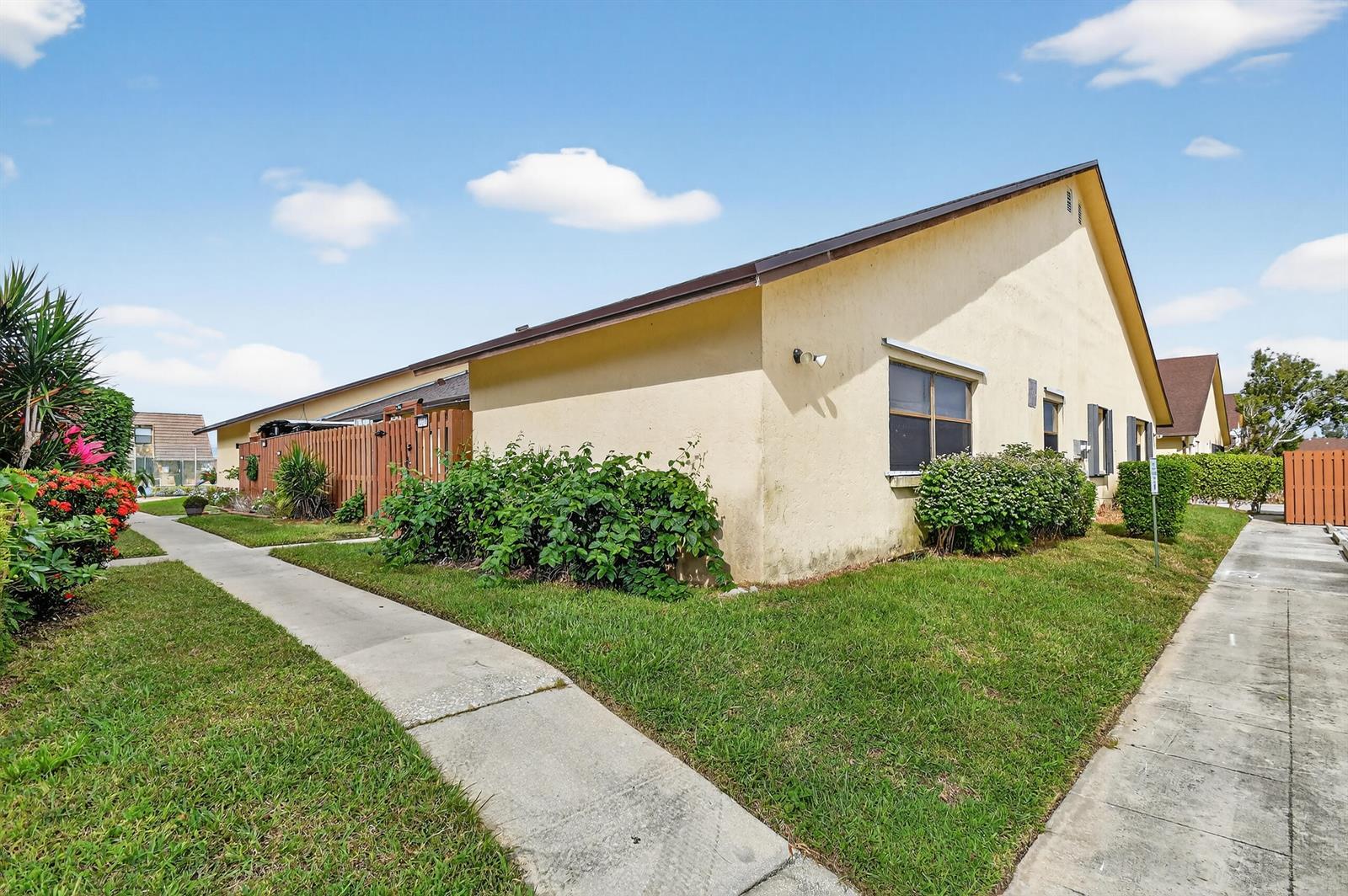 484 Springdale Circle # 48d, Palm Springs FL 33461