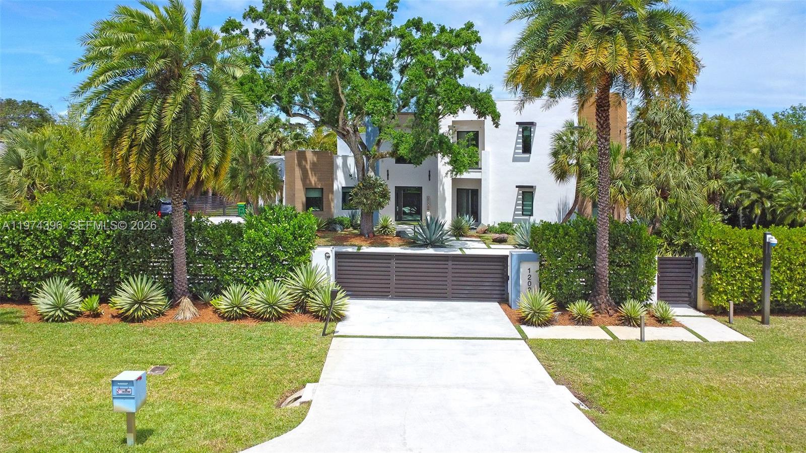 12021 NW 4th St, Plantation FL 33325