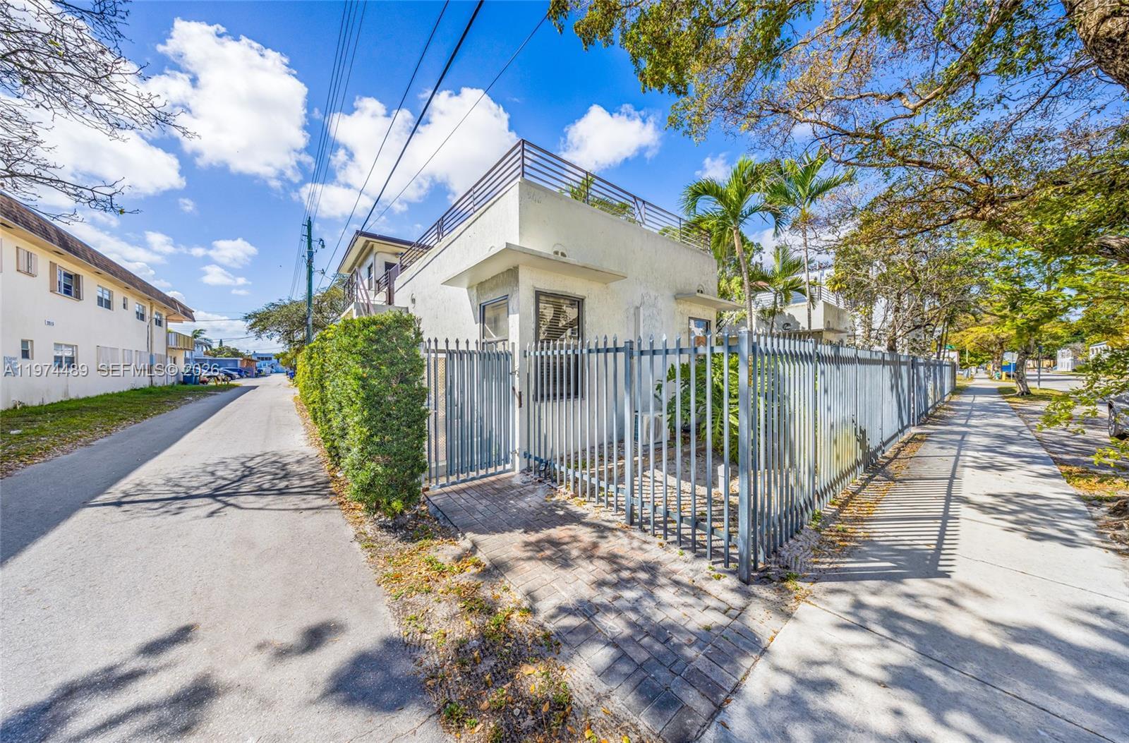 2000 Monroe St, Hollywood FL 33020 photo 4