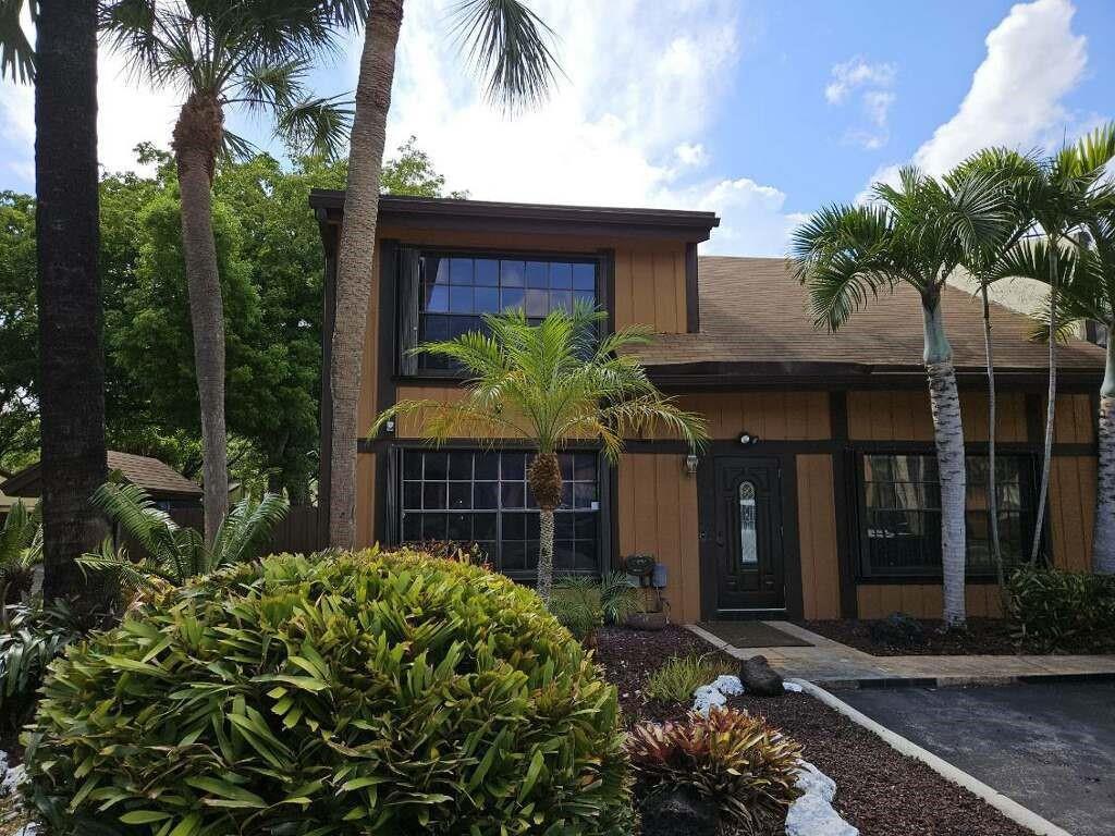 10191 Oleander Court, Pembroke Pines FL 33026 photo 2