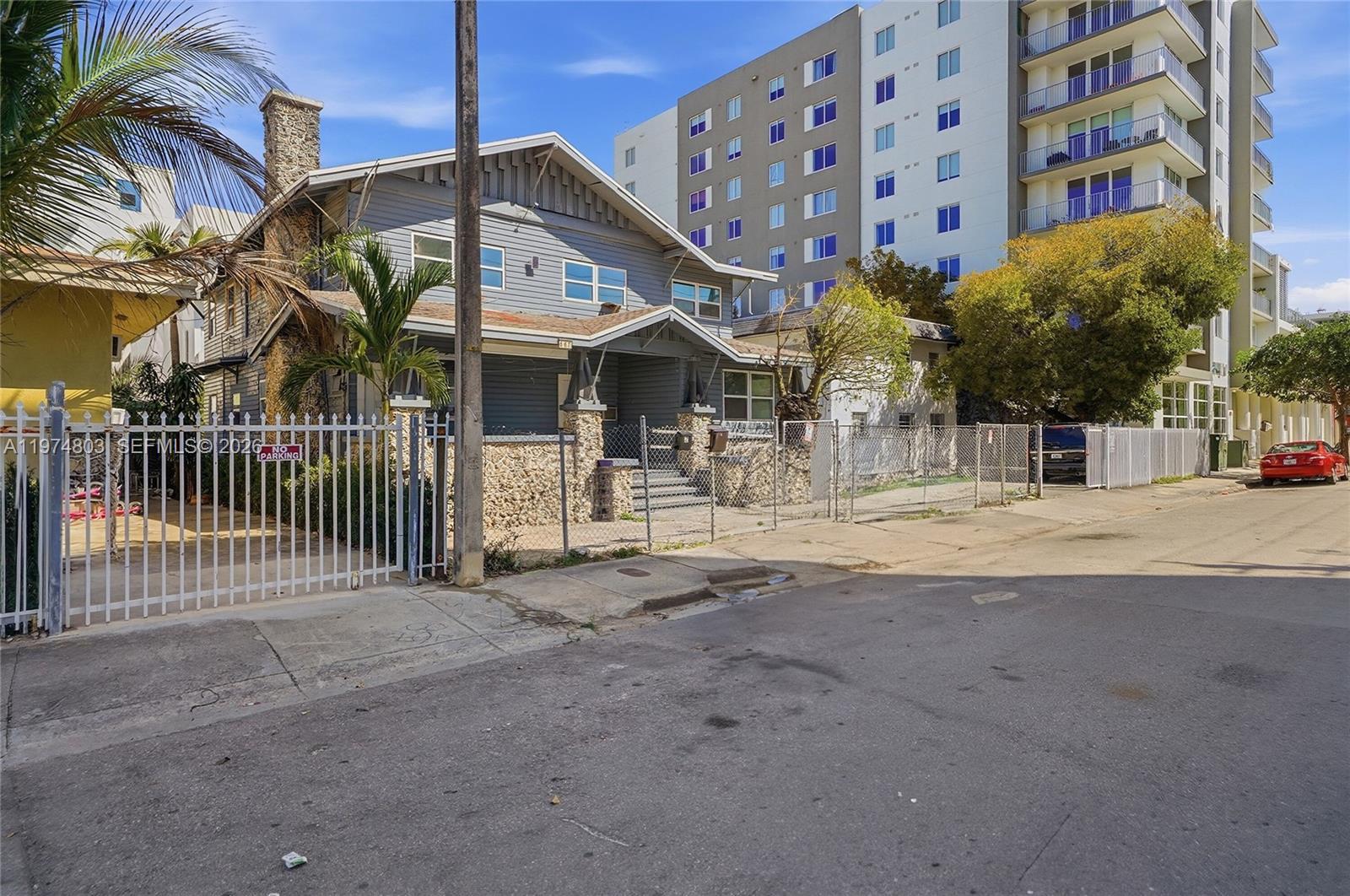 667 NW 1st St, Miami FL 33128 photo 3