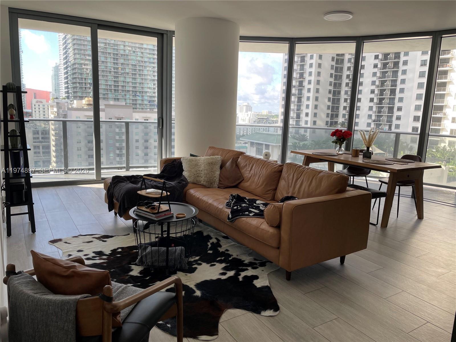 45 SW 9th St # 1206, Miami FL 33130 photo 2