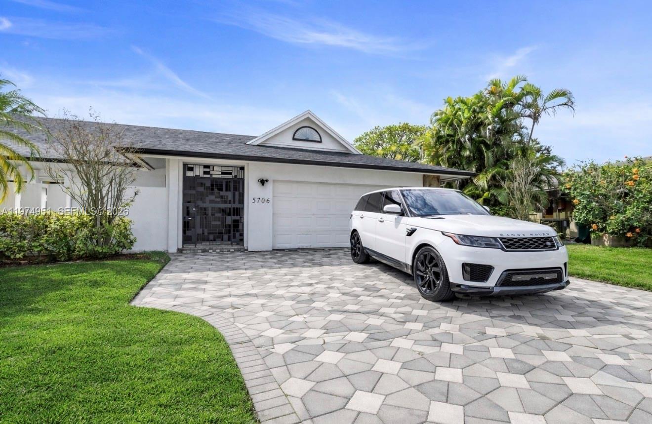 5706 Guava Dr, Tamarac FL 33319 photo 4