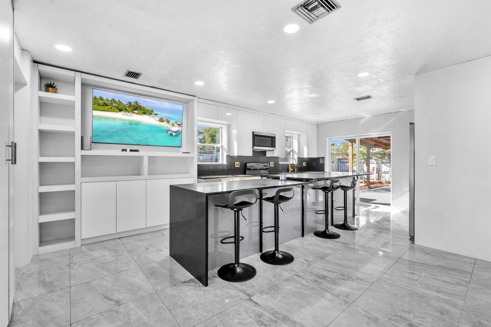 7151 Taft Street, Hollywood FL 33024 photo 5