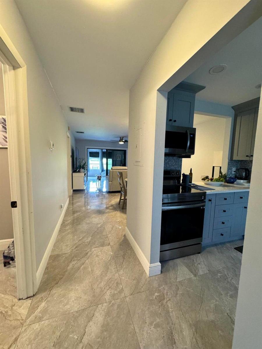 163 Lake Susan Lane, West Palm Beach FL 33411 photo 4