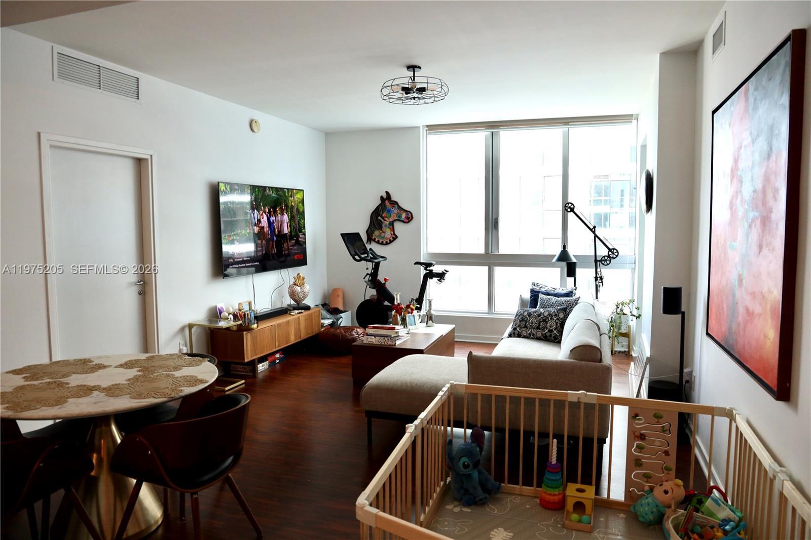 300 S Biscayne Blvd # 3504, Miami FL 33131 photo 3