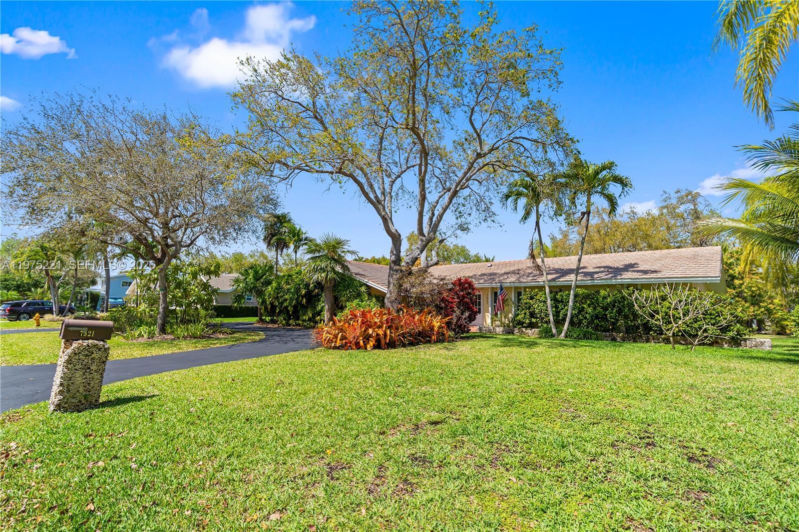 7521 SW 175th St, Palmetto Bay FL 33157