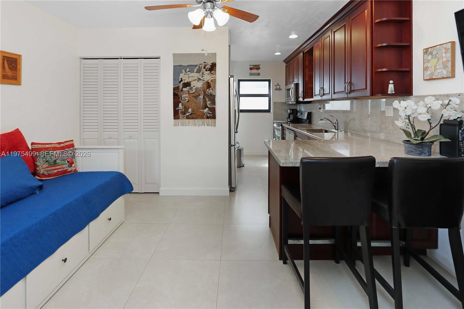 302 New Hampshire St, Hollywood FL 33019 photo 4