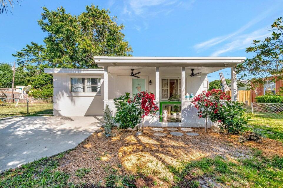 237 SW 3rd Avenue, Delray Beach FL 33444