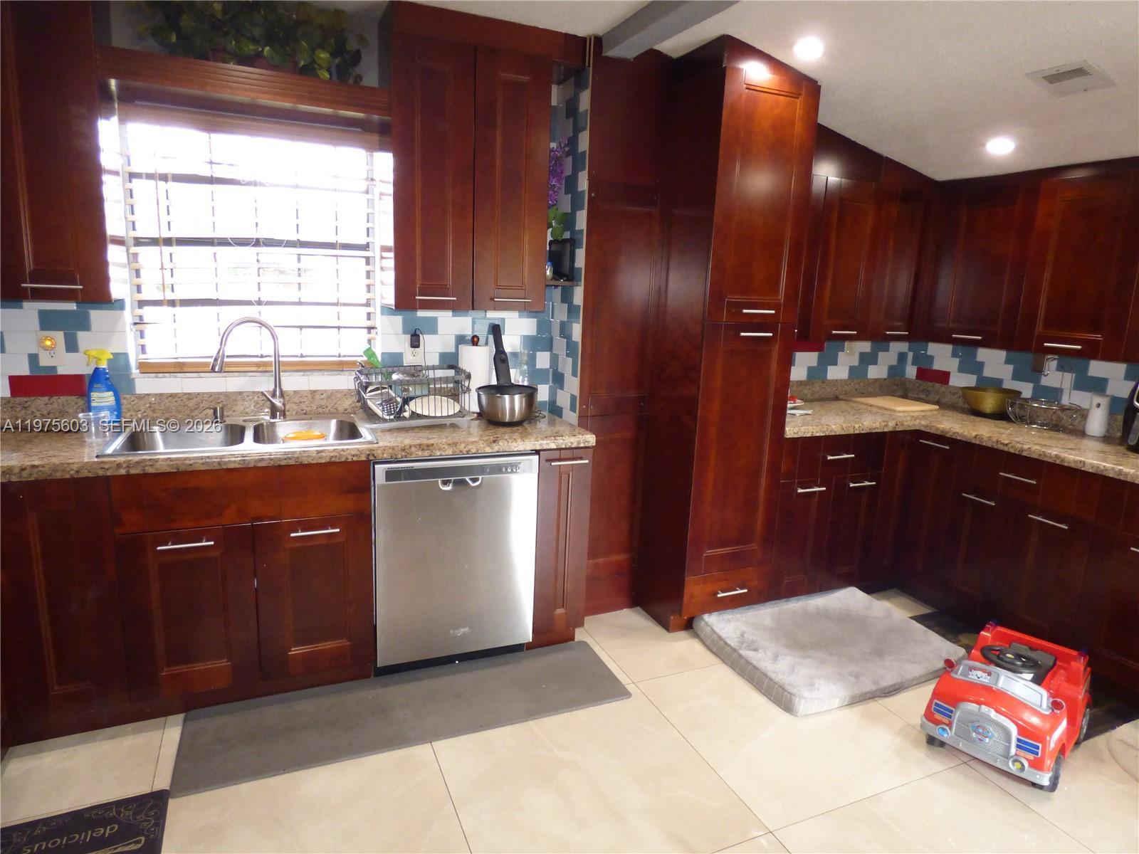 18813 NW 32nd Ave, Miami Gardens FL 33056 photo 2