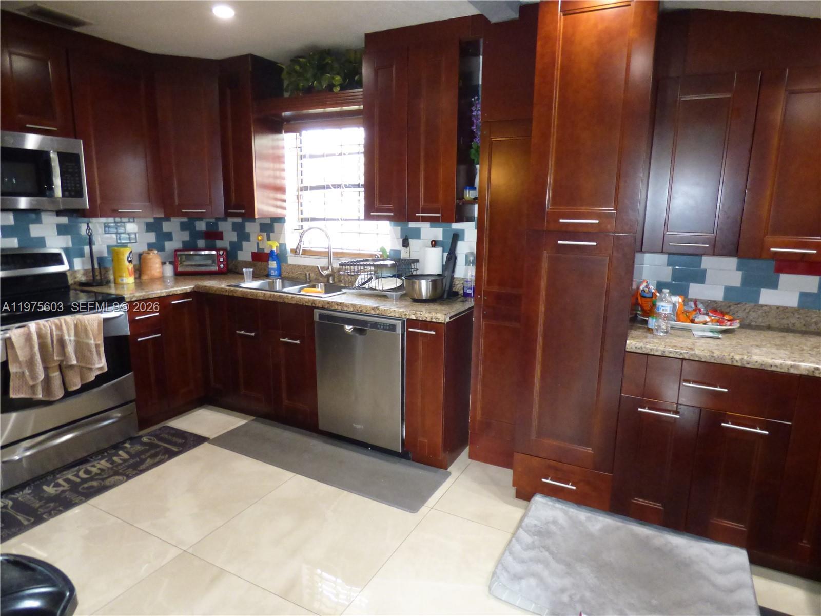 18813 NW 32nd Ave, Miami Gardens FL 33056 photo 3