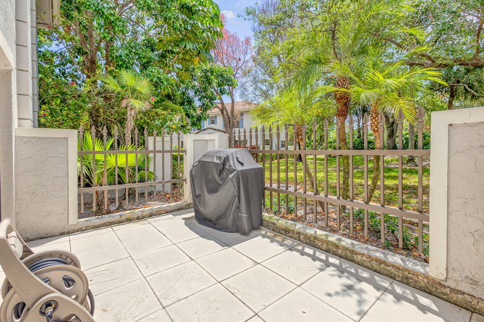 355 Prestwick Circle # 4, Palm Beach Gardens FL 33418 photo 4