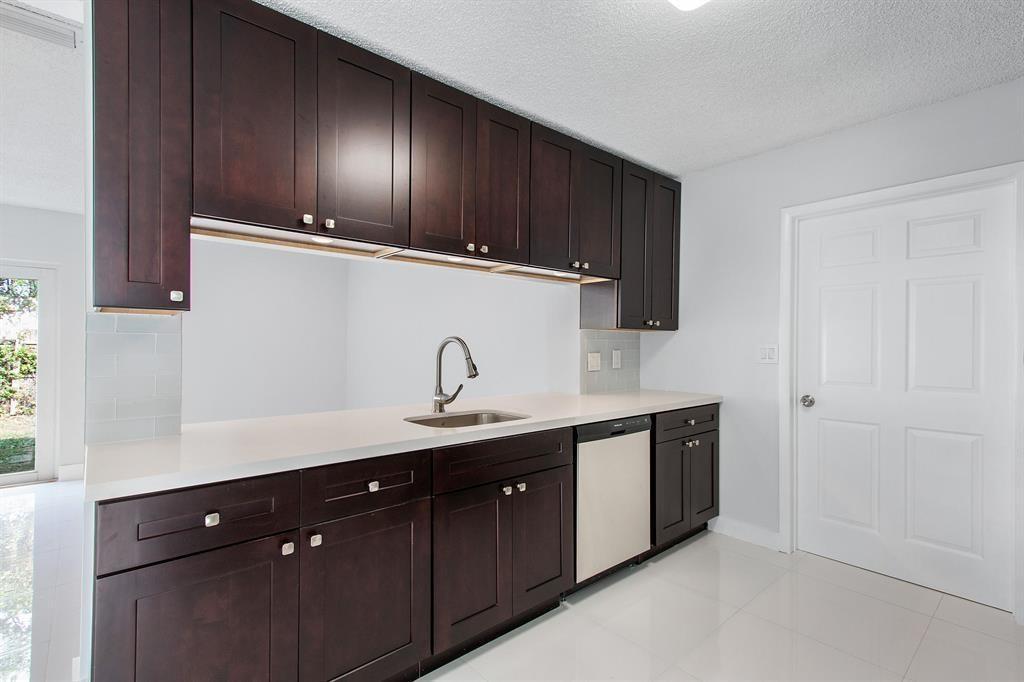 9611 Saddlebrook Drive, Boca Raton FL 33496 photo 4